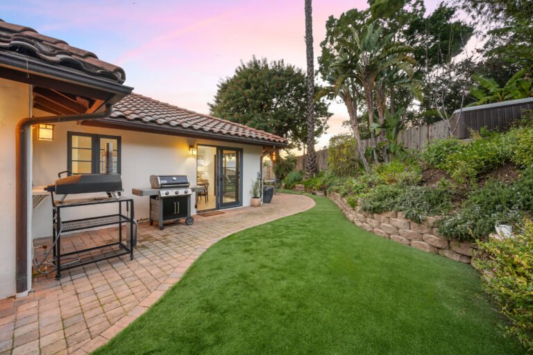 Outdoor Kitchen and BBQ Area Pavers